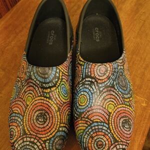 CROCS Multicolor Spiral Pattern Shoes